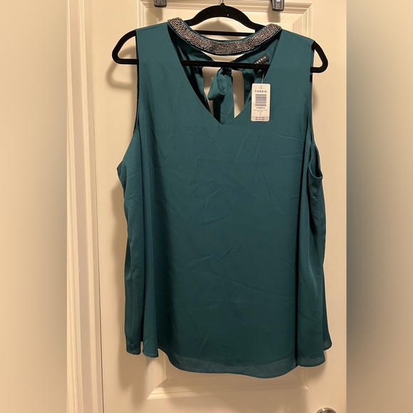 Torrid NWT Georgette Embellished Choker Tank size 2 - Picture 3 of 4